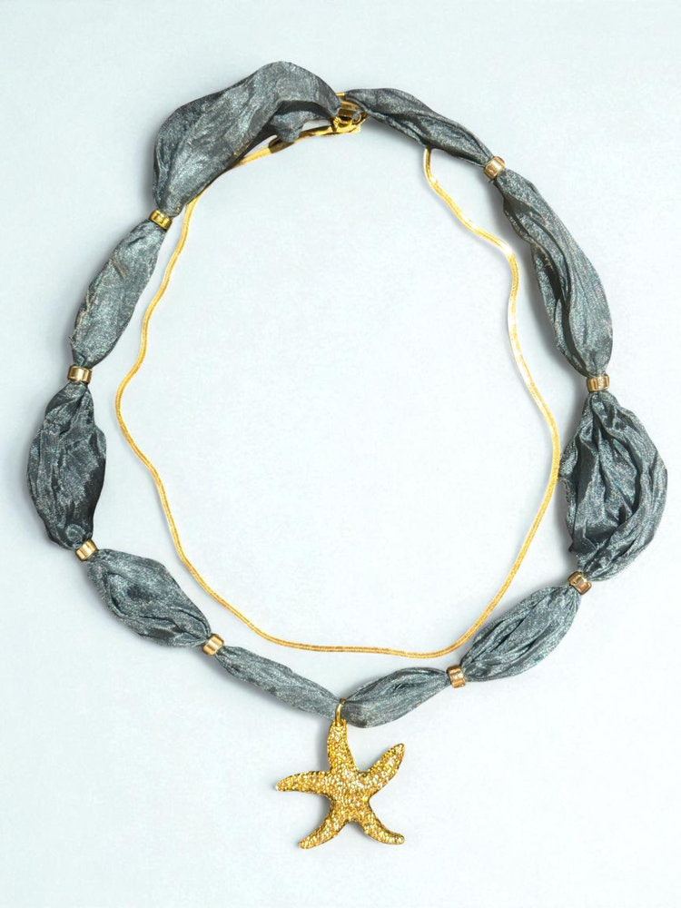 Collar Estrella de Mar en Seda Gris