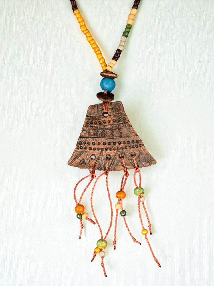 Collar Tribal con Borla de Campana