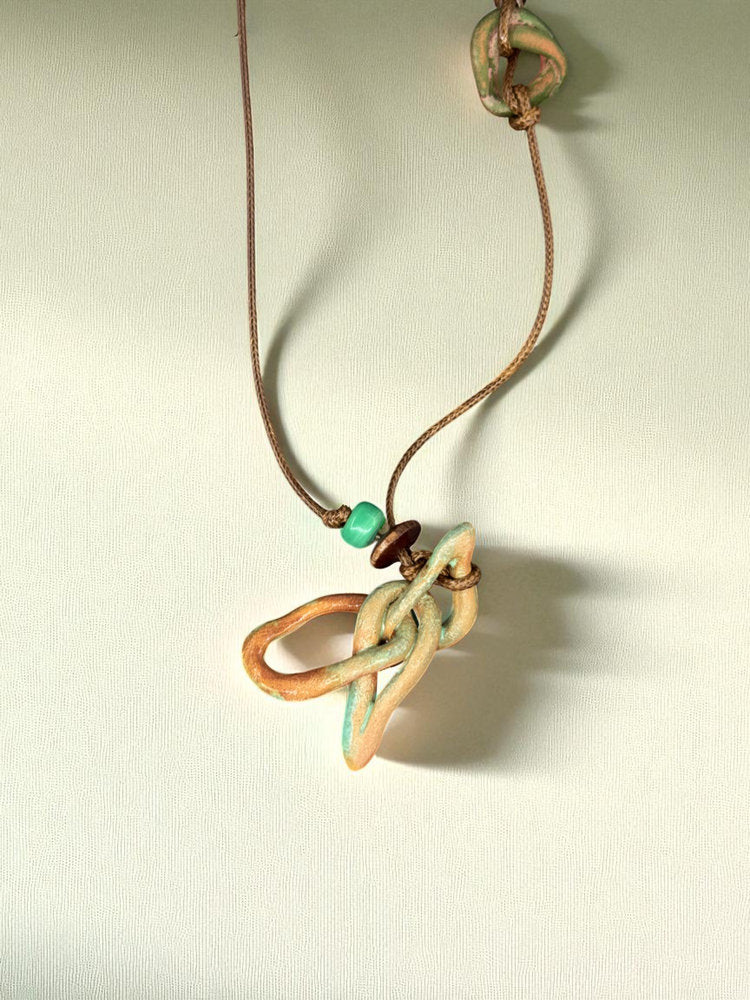 Collar con Nudo Céltico