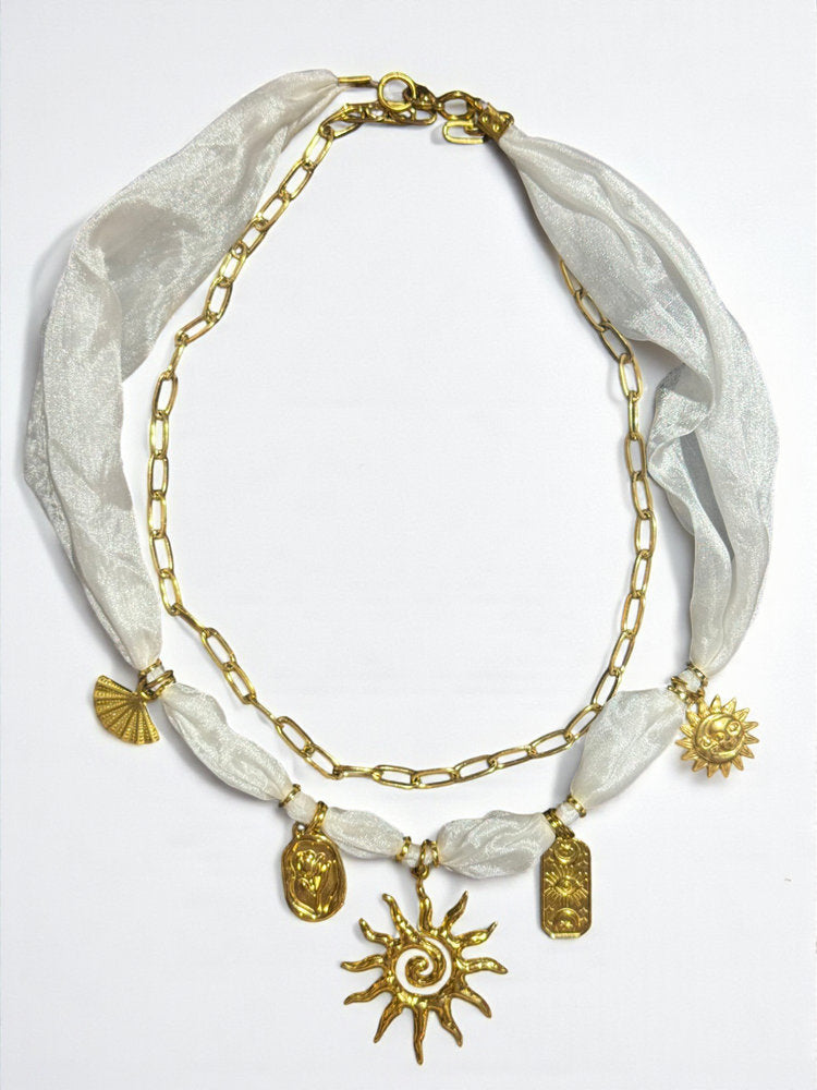 Collar del Sol en Seda Blanca