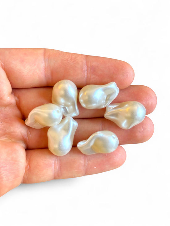 Plastic Baroque Cream Pearl